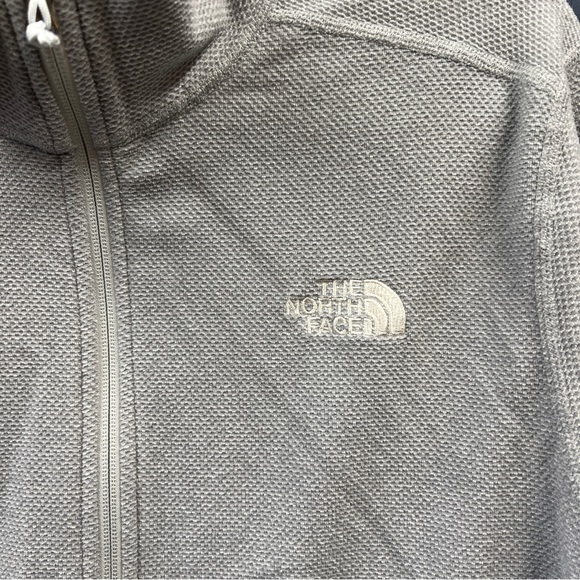 The North Face Men's Textured Cap Rock Quarter Zip Fleece Pullover in Light Grey - Picture 3 of 5